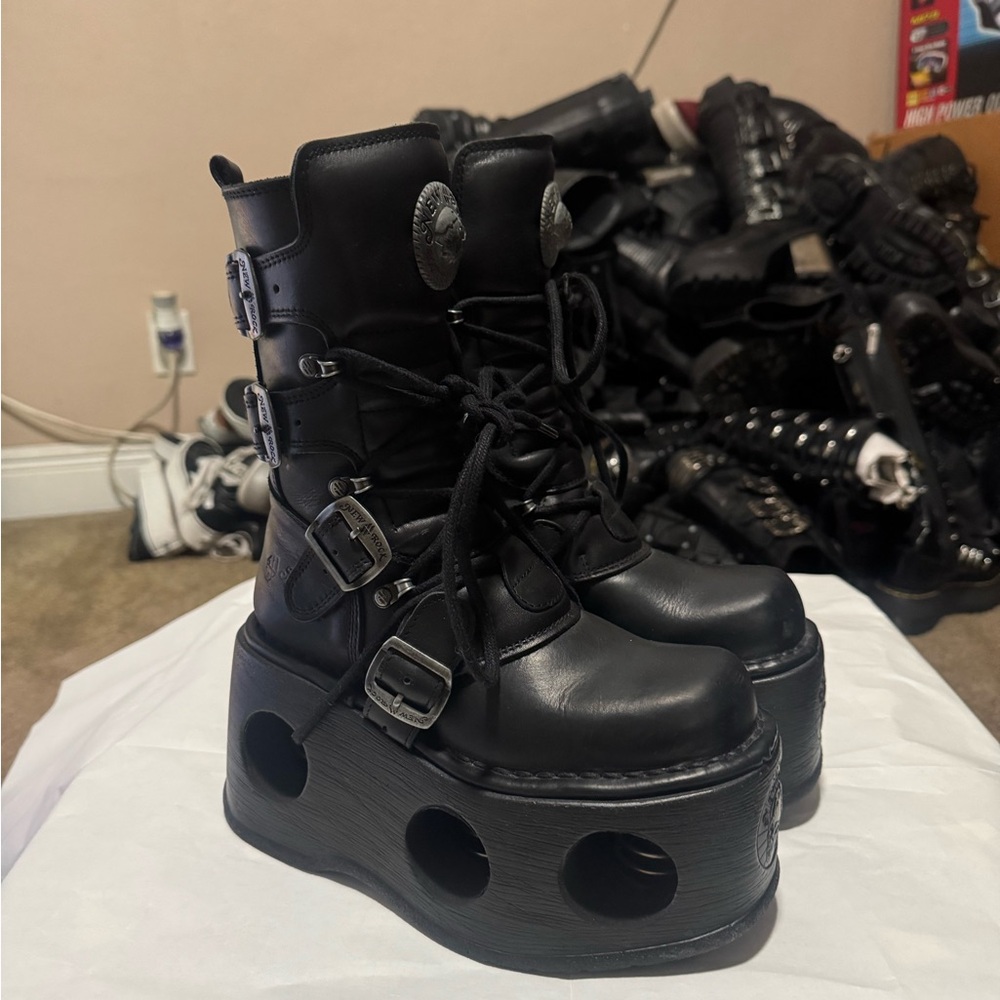 NEW ROCK BLACK PLATFORMS - Picture 3 of 5